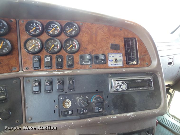image for item DA6408 2003 Peterbilt 387 semi truck