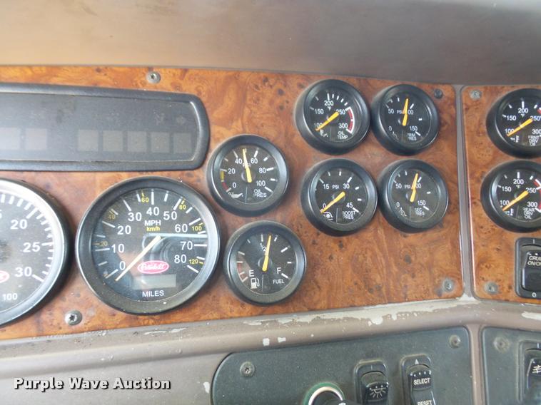 image for item DA6408 2003 Peterbilt 387 semi truck