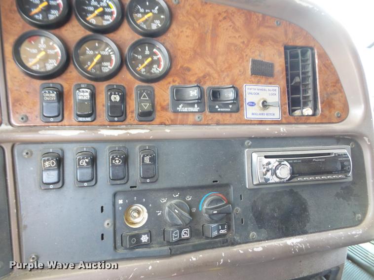 image for item DA6408 2003 Peterbilt 387 semi truck