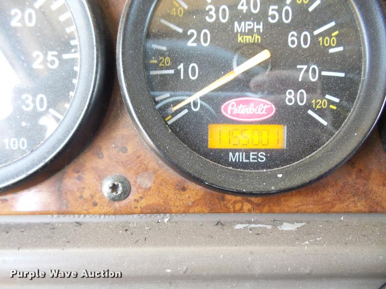 image for item DA6408 2003 Peterbilt 387 semi truck