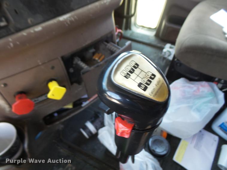 image for item DA6408 2003 Peterbilt 387 semi truck