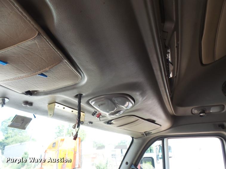 image for item DA6408 2003 Peterbilt 387 semi truck