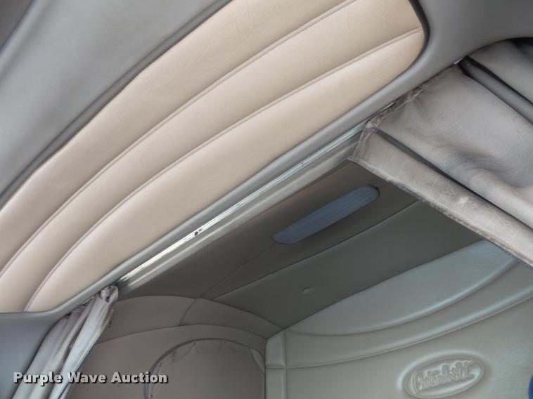 image for item DA6408 2003 Peterbilt 387 semi truck