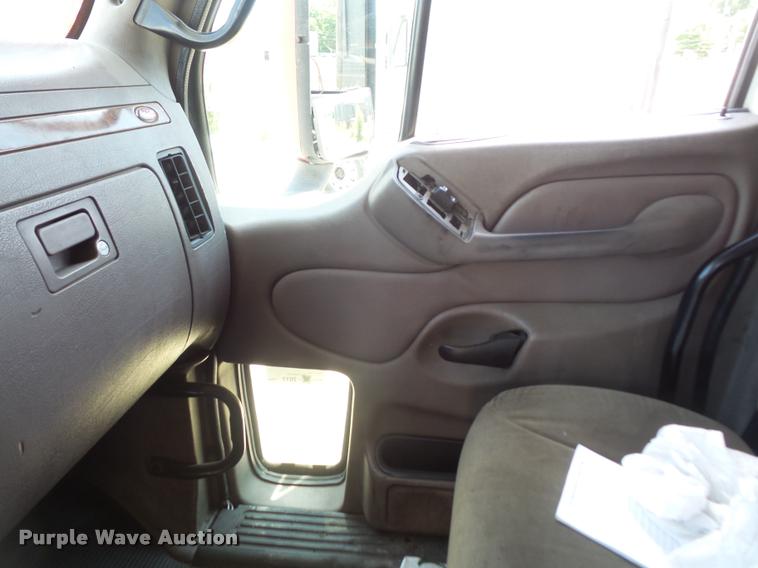 image for item DA6408 2003 Peterbilt 387 semi truck