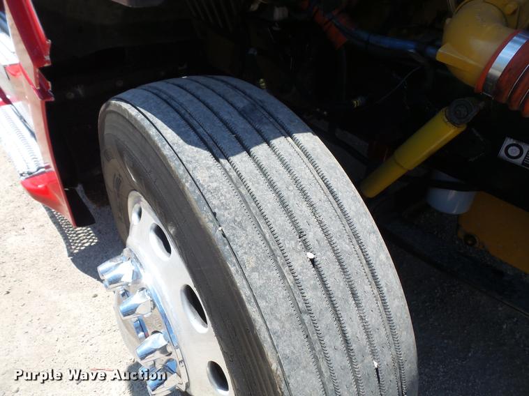 image for item DA6408 2003 Peterbilt 387 semi truck