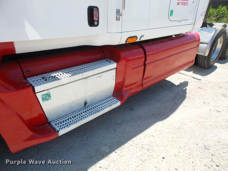 image for item DA6408 2003 Peterbilt 387 semi truck