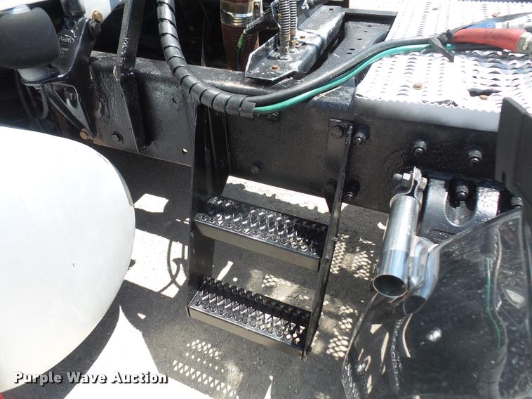 image for item DA6408 2003 Peterbilt 387 semi truck