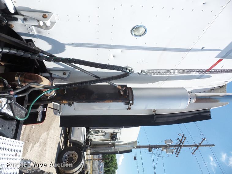 image for item DA6408 2003 Peterbilt 387 semi truck