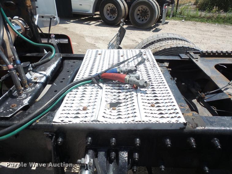 image for item DA6408 2003 Peterbilt 387 semi truck