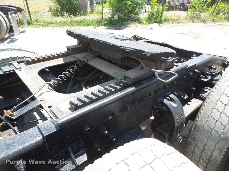 image for item DA6408 2003 Peterbilt 387 semi truck