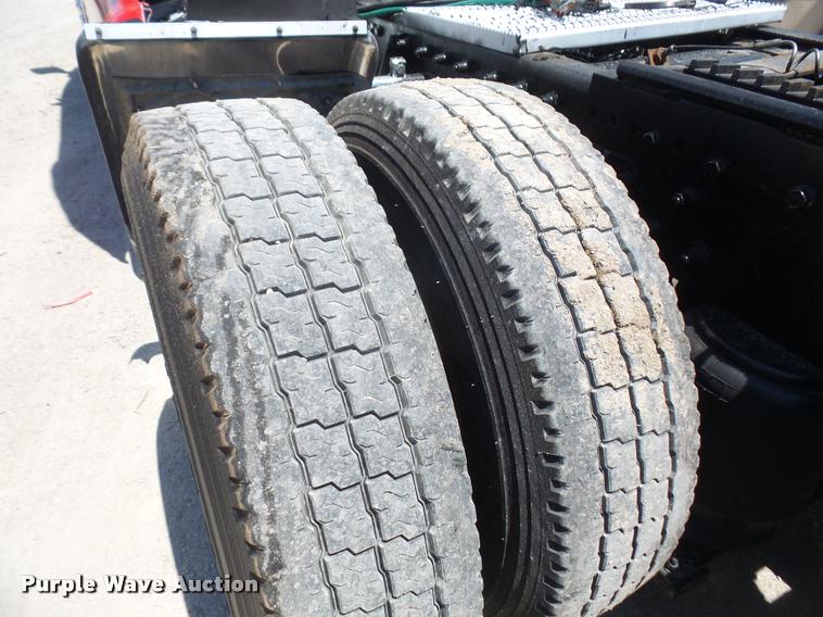 image for item DA6408 2003 Peterbilt 387 semi truck