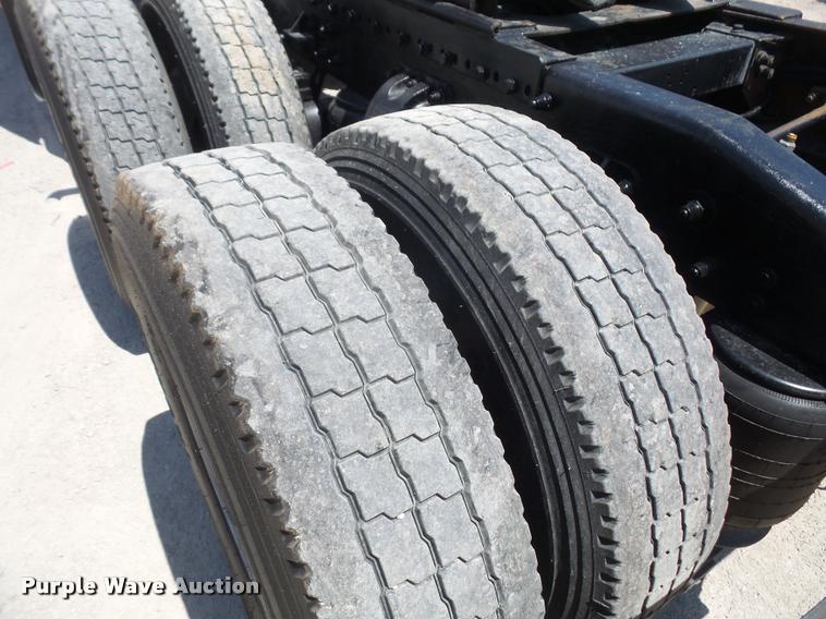 image for item DA6408 2003 Peterbilt 387 semi truck