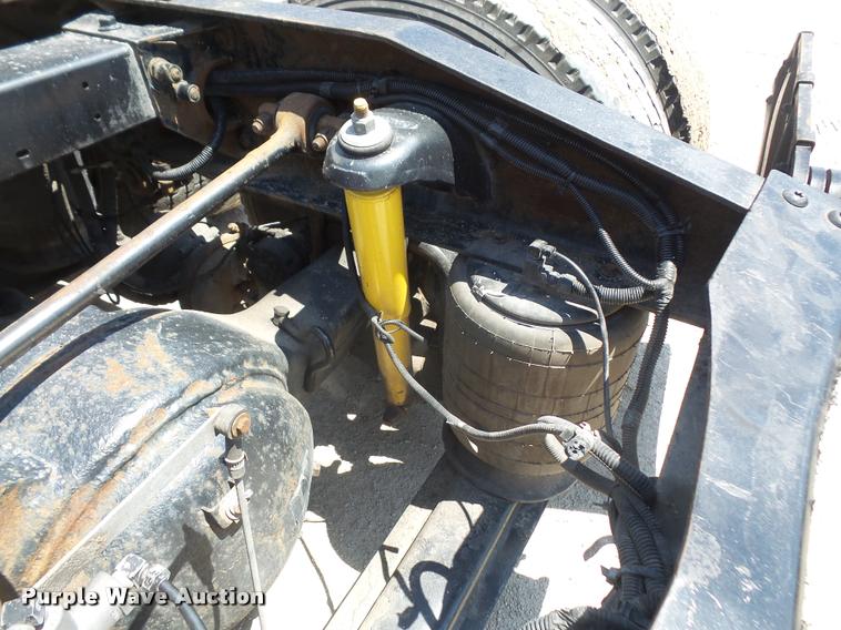 image for item DA6408 2003 Peterbilt 387 semi truck