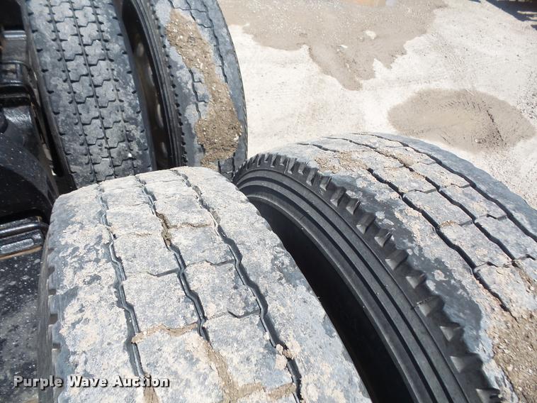 image for item DA6408 2003 Peterbilt 387 semi truck