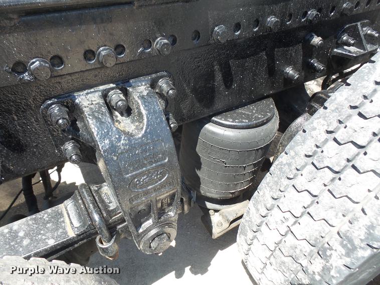 image for item DA6408 2003 Peterbilt 387 semi truck