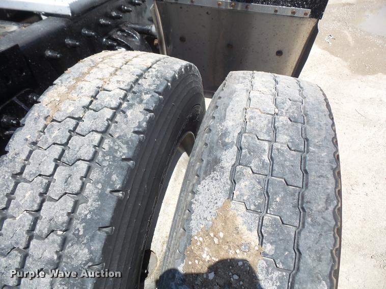 image for item DA6408 2003 Peterbilt 387 semi truck