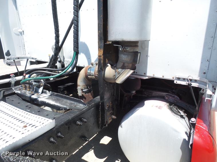 image for item DA6408 2003 Peterbilt 387 semi truck