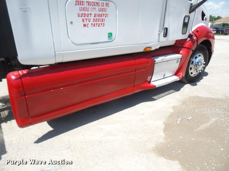 image for item DA6408 2003 Peterbilt 387 semi truck