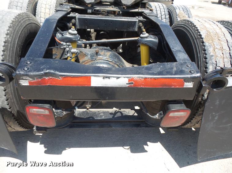 image for item DA6408 2003 Peterbilt 387 semi truck