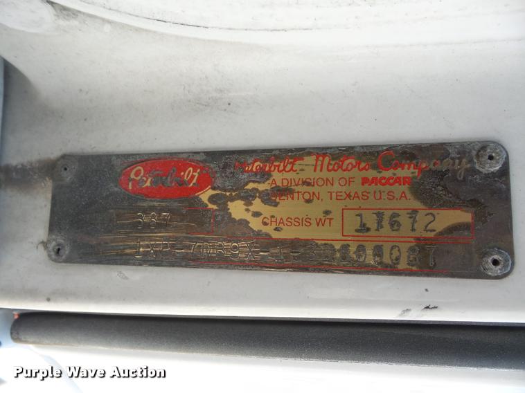 image for item DA6408 2003 Peterbilt 387 semi truck