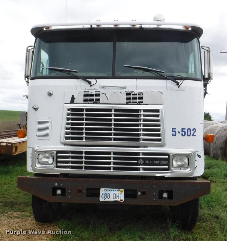 image for item DB3954 1996 International 9600 semi truck