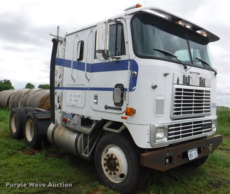 image for item DB3954 1996 International 9600 semi truck