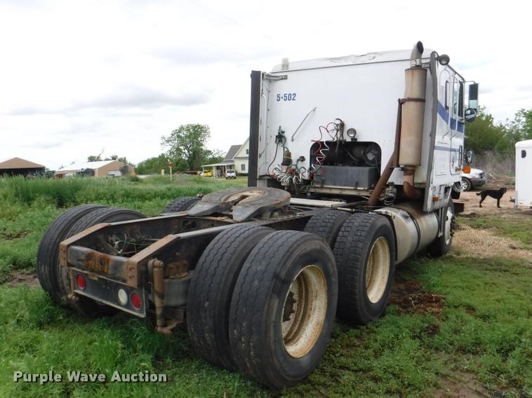 image for item DB3954 1996 International 9600 semi truck