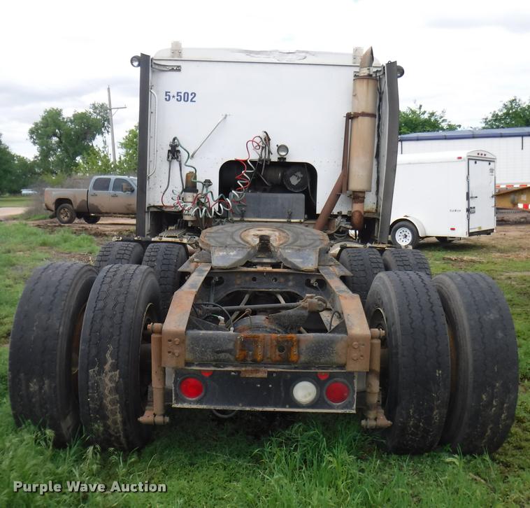 image for item DB3954 1996 International 9600 semi truck