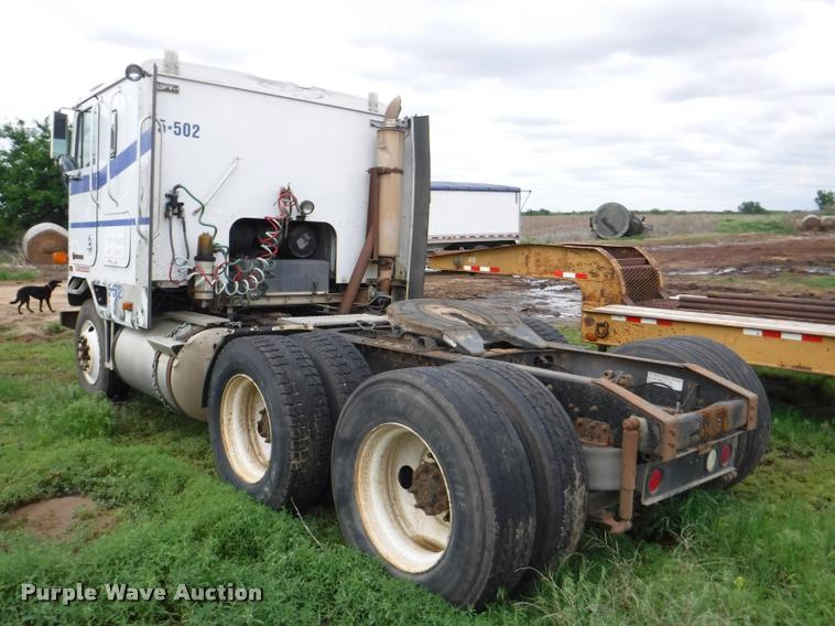 image for item DB3954 1996 International 9600 semi truck