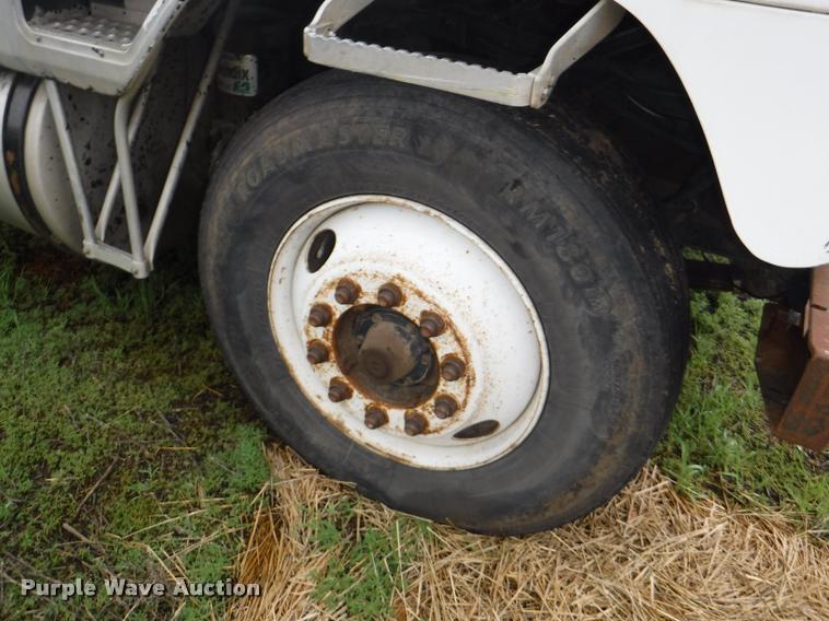 image for item DB3954 1996 International 9600 semi truck