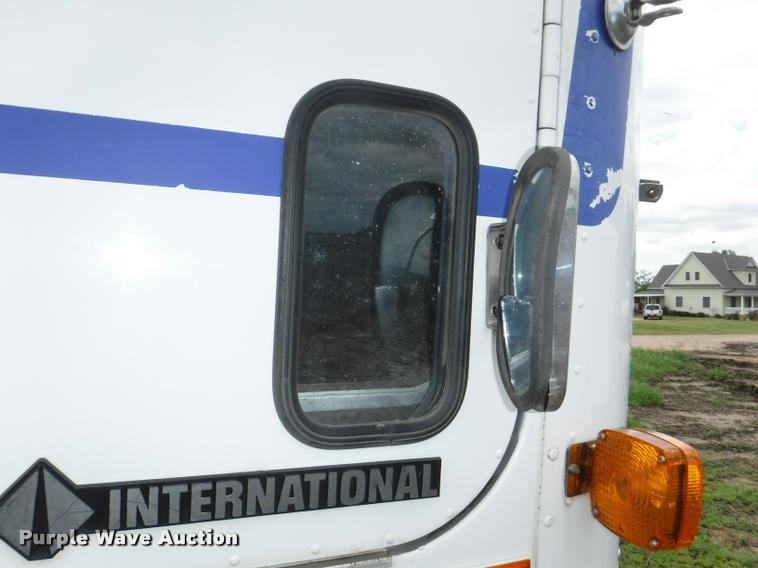 image for item DB3954 1996 International 9600 semi truck