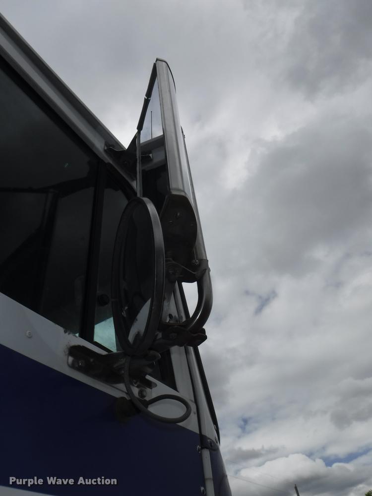 image for item DB3954 1996 International 9600 semi truck