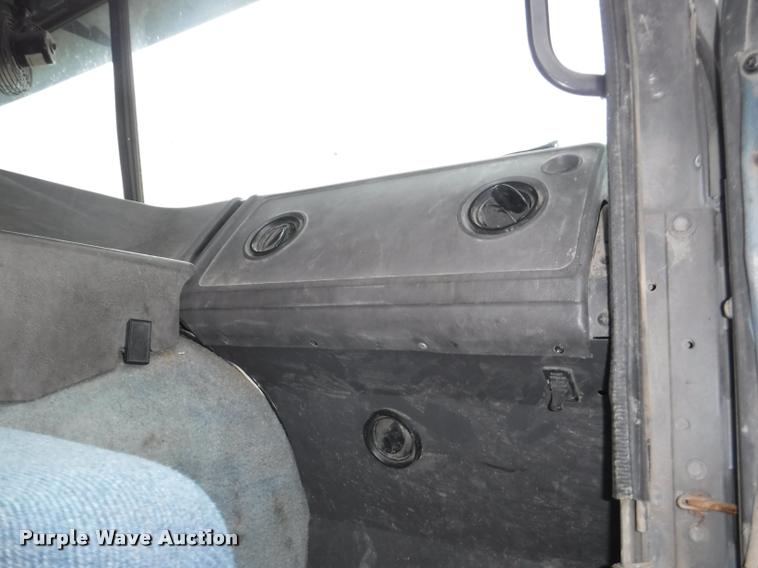 image for item DB3954 1996 International 9600 semi truck