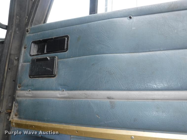 image for item DB3954 1996 International 9600 semi truck