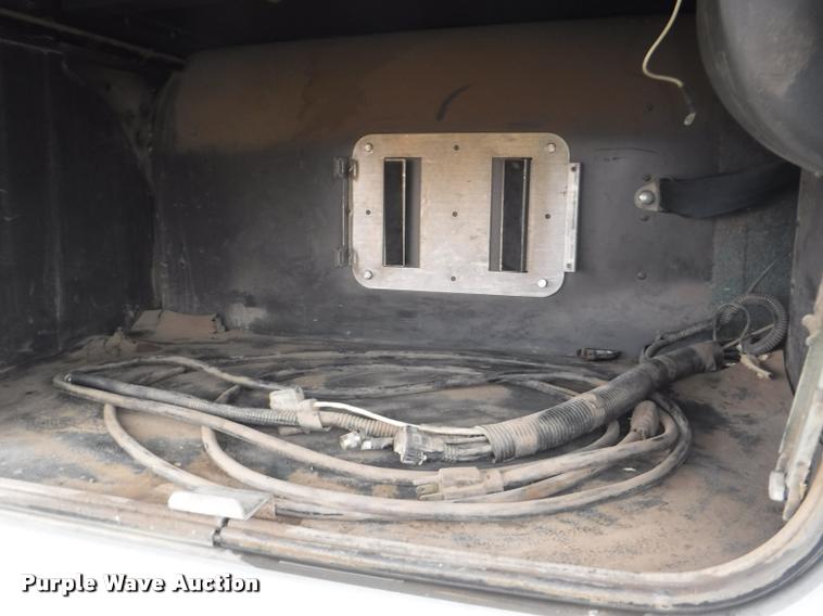 image for item DB3954 1996 International 9600 semi truck