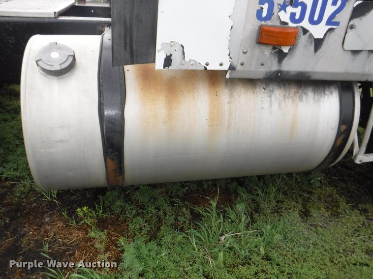 image for item DB3954 1996 International 9600 semi truck