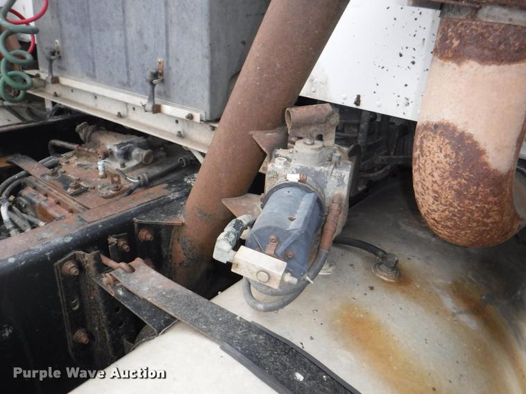 image for item DB3954 1996 International 9600 semi truck