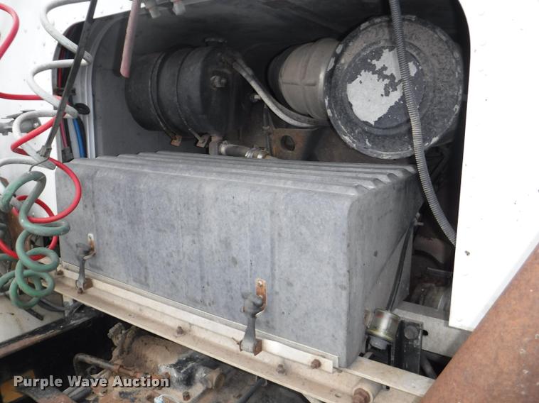 image for item DB3954 1996 International 9600 semi truck