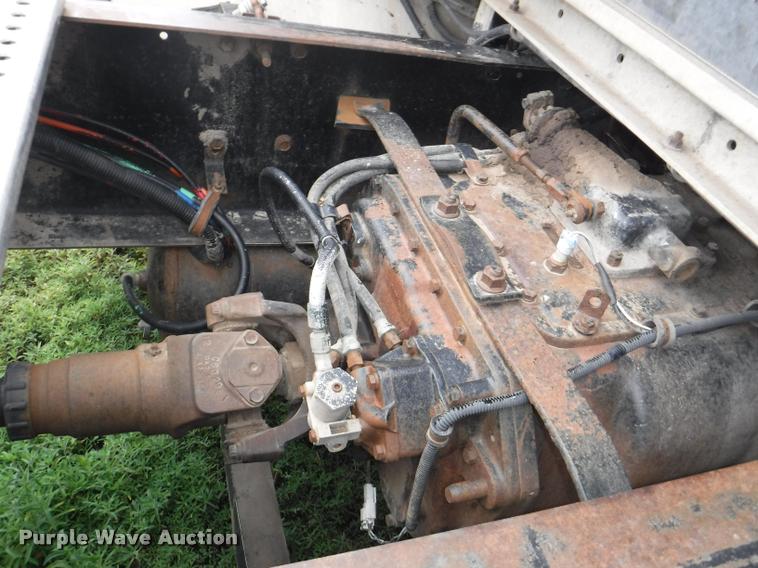 image for item DB3954 1996 International 9600 semi truck