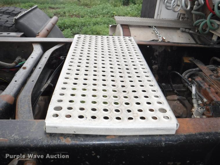 image for item DB3954 1996 International 9600 semi truck