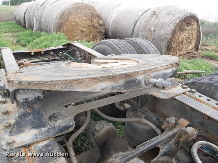 image for item DB3954 1996 International 9600 semi truck