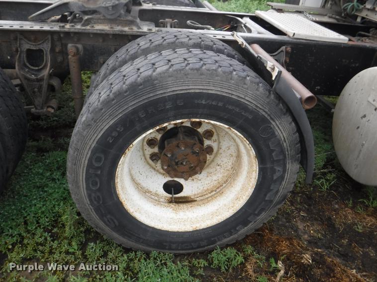 image for item DB3954 1996 International 9600 semi truck