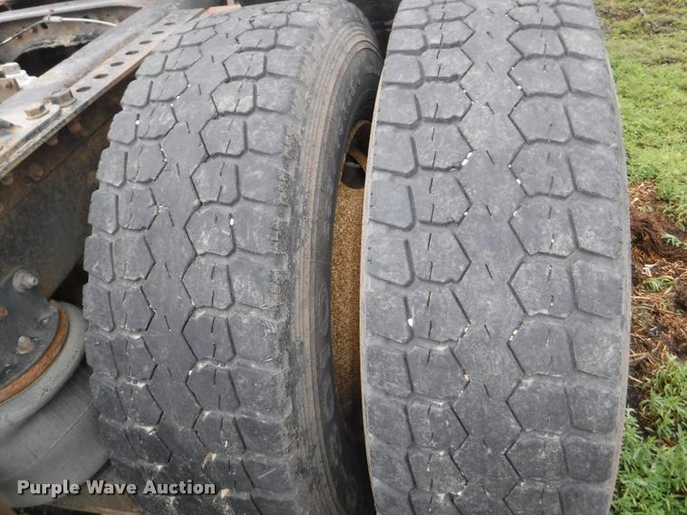 image for item DB3954 1996 International 9600 semi truck