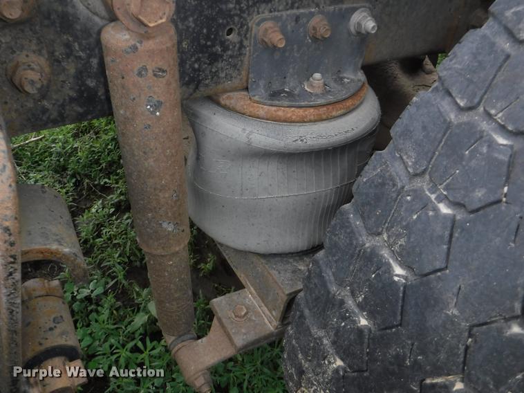 image for item DB3954 1996 International 9600 semi truck