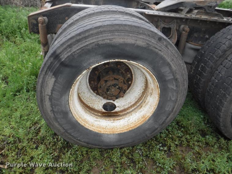 image for item DB3954 1996 International 9600 semi truck