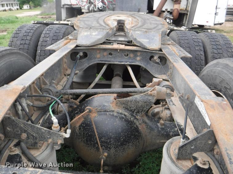 image for item DB3954 1996 International 9600 semi truck