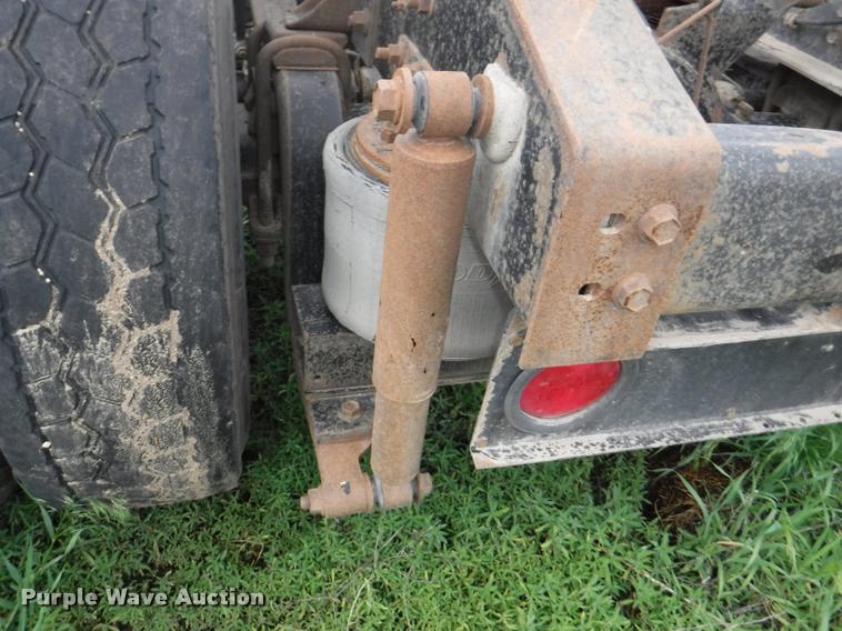 image for item DB3954 1996 International 9600 semi truck