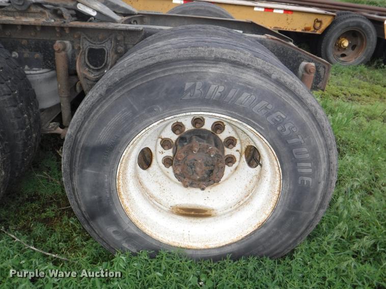 image for item DB3954 1996 International 9600 semi truck