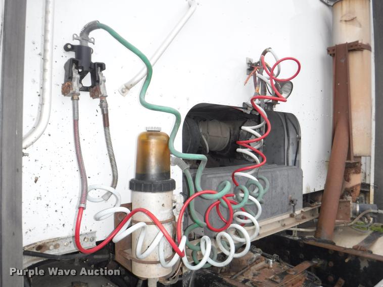 image for item DB3954 1996 International 9600 semi truck