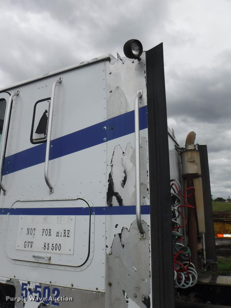 image for item DB3954 1996 International 9600 semi truck